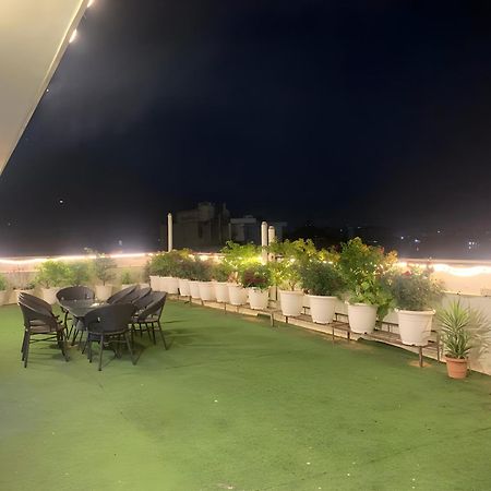 Hotel Aerostar Gold - Opposite Max Healthcare Delhi  Exteriör bild