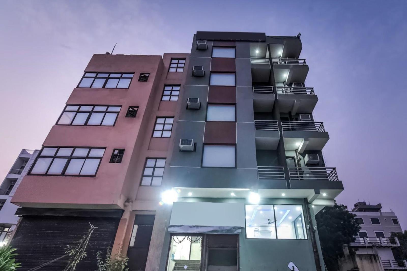 Hotel Aerostar Gold - Opposite Max Healthcare Delhi  Exteriör bild