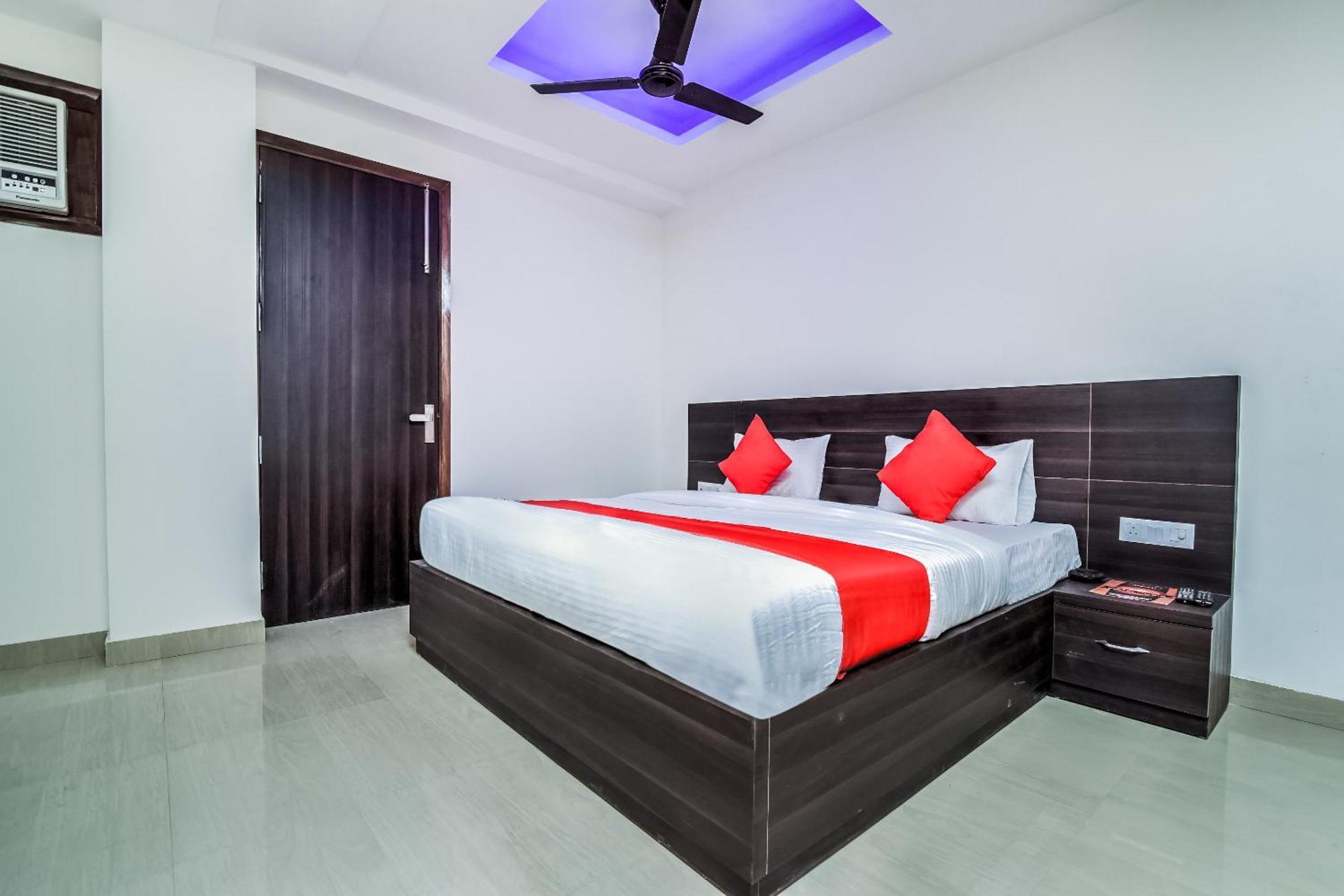 Hotel Aerostar Gold - Opposite Max Healthcare Delhi  Exteriör bild