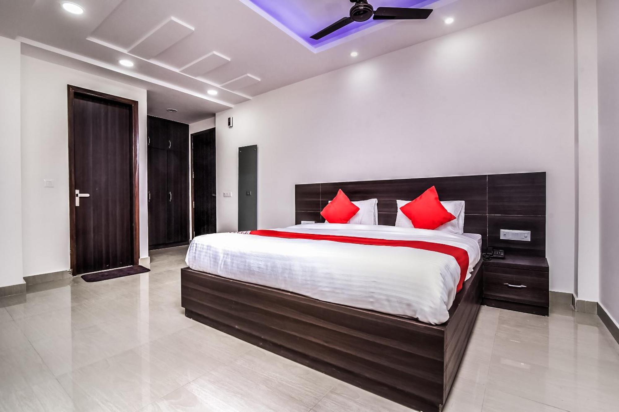Hotel Aerostar Gold - Opposite Max Healthcare Delhi  Exteriör bild