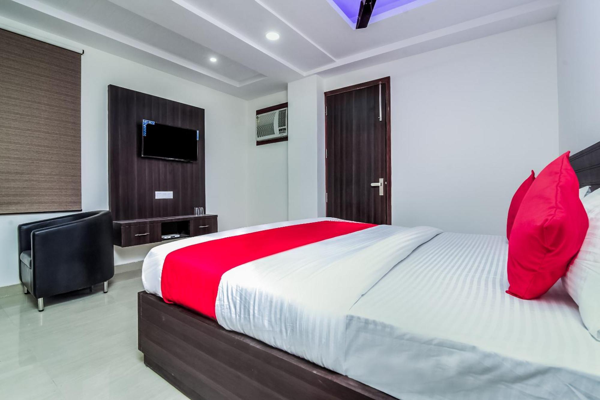 Hotel Aerostar Gold - Opposite Max Healthcare Delhi  Exteriör bild