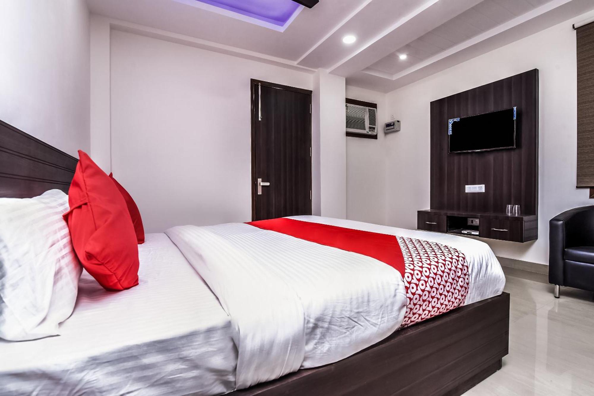 Hotel Aerostar Gold - Opposite Max Healthcare Delhi  Exteriör bild