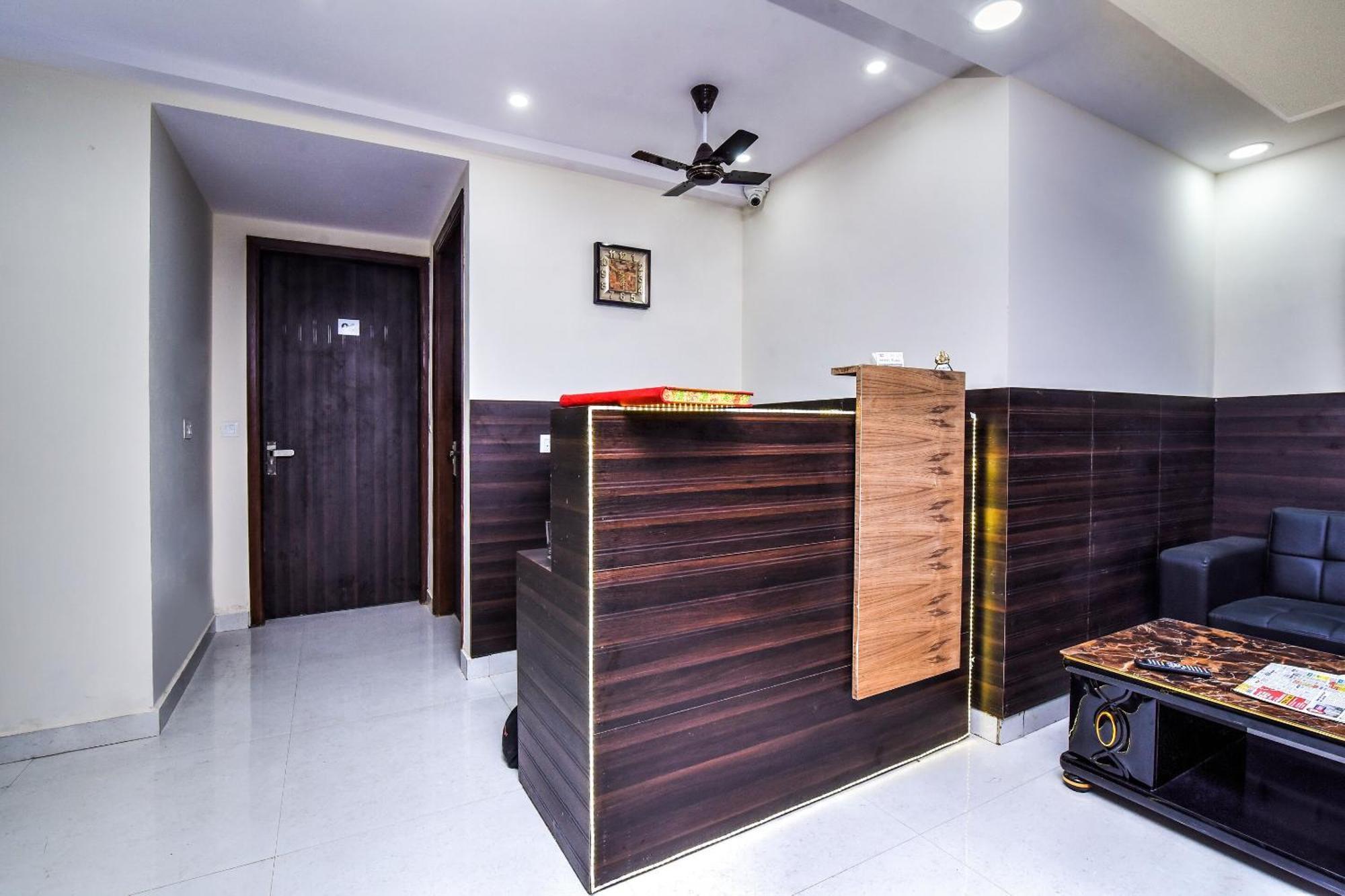 Hotel Aerostar Gold - Opposite Max Healthcare Delhi  Exteriör bild