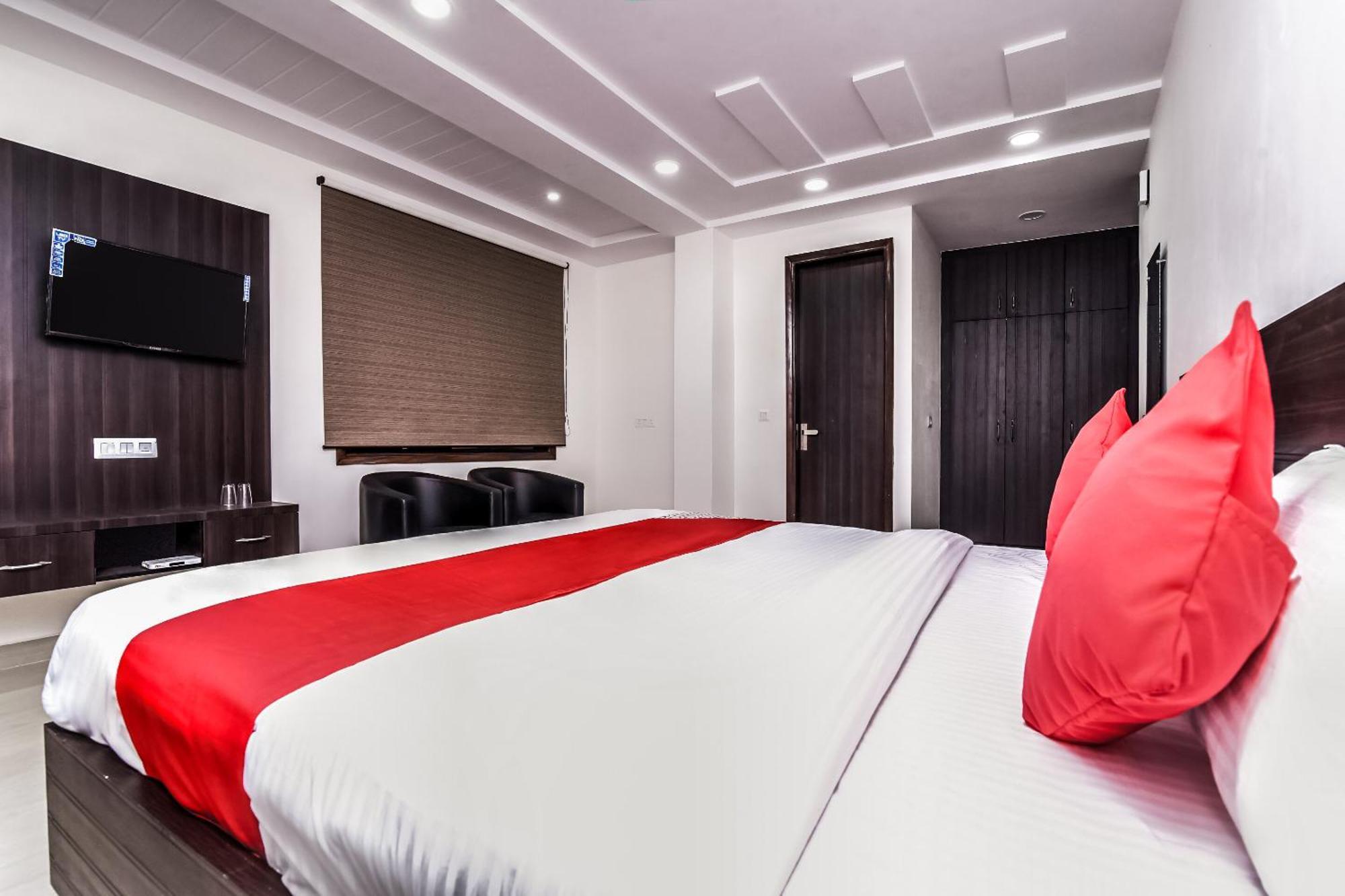 Hotel Aerostar Gold - Opposite Max Healthcare Delhi  Exteriör bild