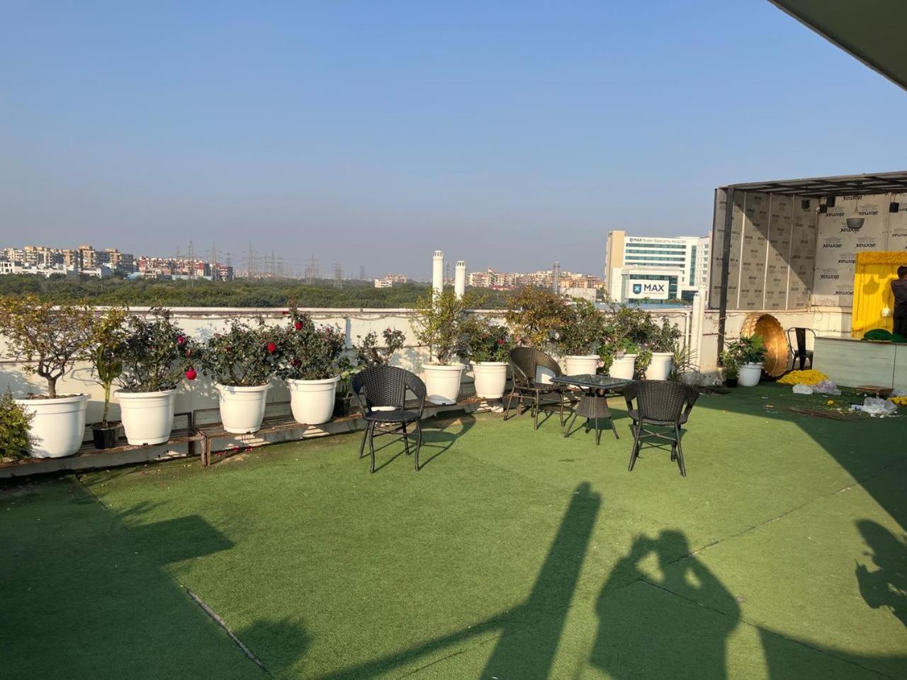 Hotel Aerostar Gold - Opposite Max Healthcare Delhi  Exteriör bild