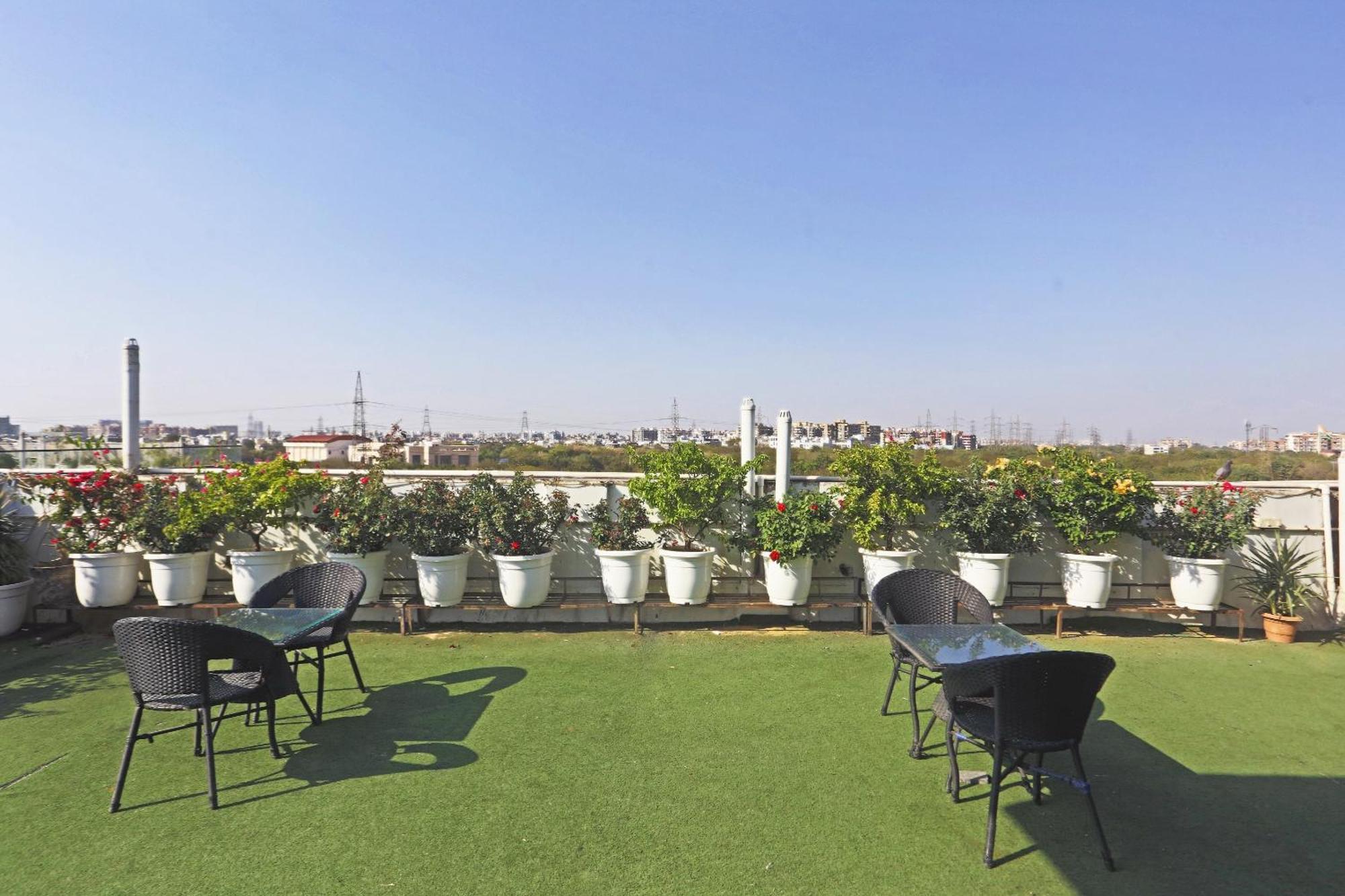 Hotel Aerostar Gold - Opposite Max Healthcare Delhi  Exteriör bild