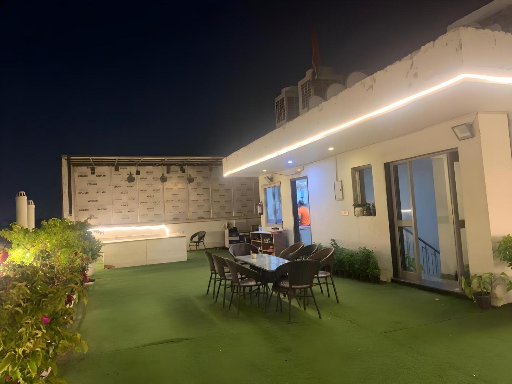 Hotel Aerostar Gold - Opposite Max Healthcare Delhi  Exteriör bild