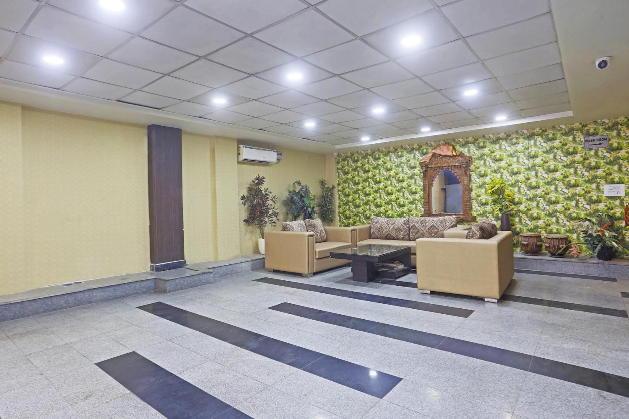 Hotel Aerostar Gold - Opposite Max Healthcare Delhi  Exteriör bild