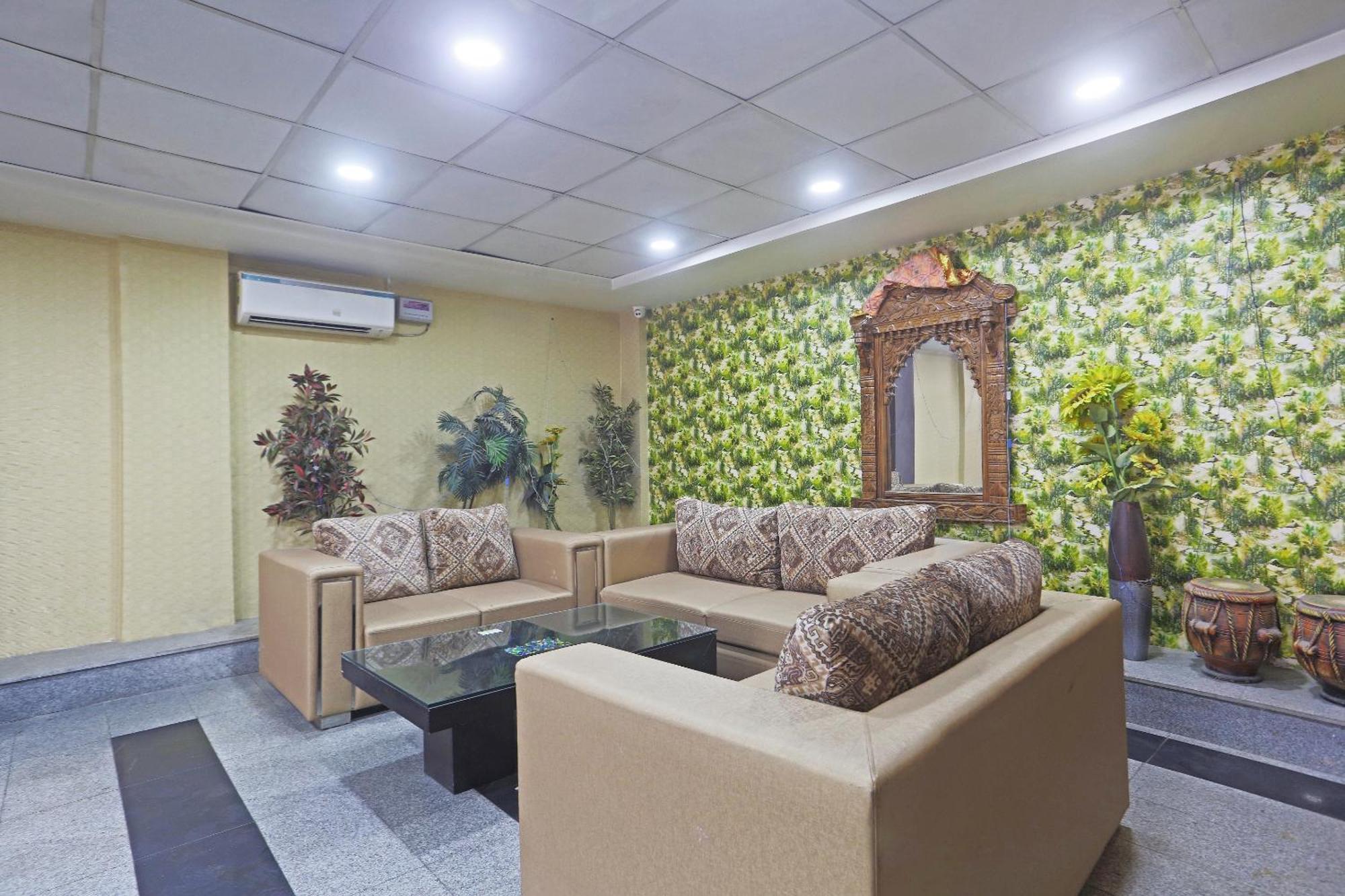 Hotel Aerostar Gold - Opposite Max Healthcare Delhi  Exteriör bild