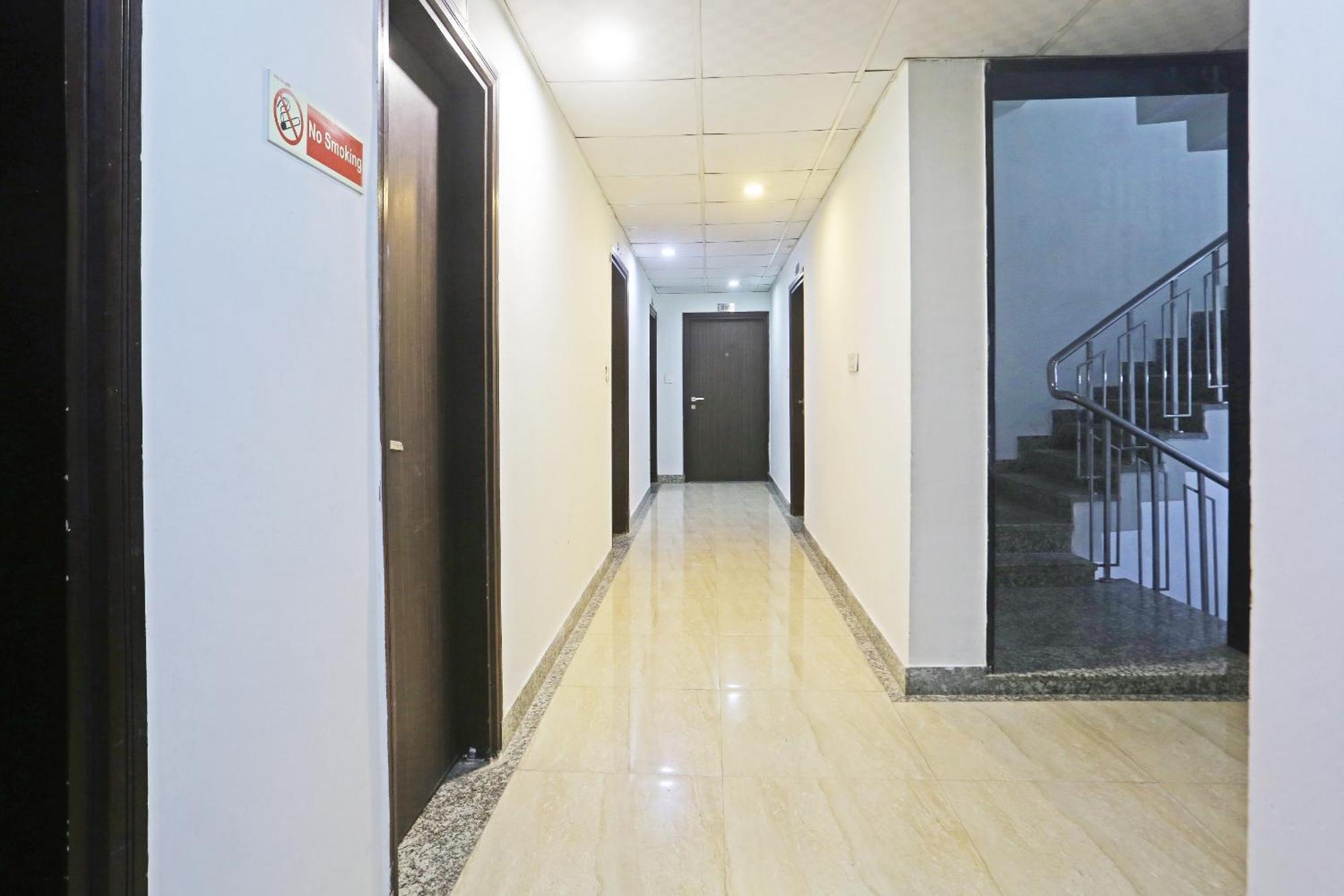 Hotel Aerostar Gold - Opposite Max Healthcare Delhi  Exteriör bild