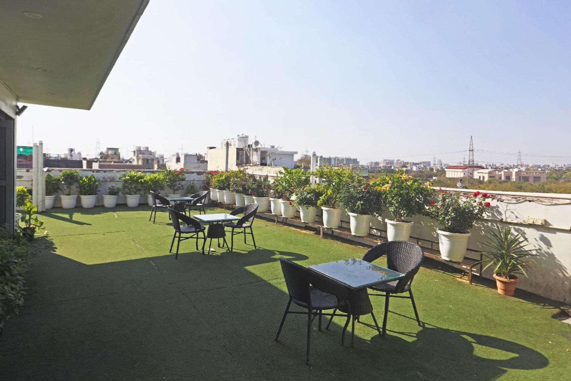 Hotel Aerostar Gold - Opposite Max Healthcare Delhi  Exteriör bild
