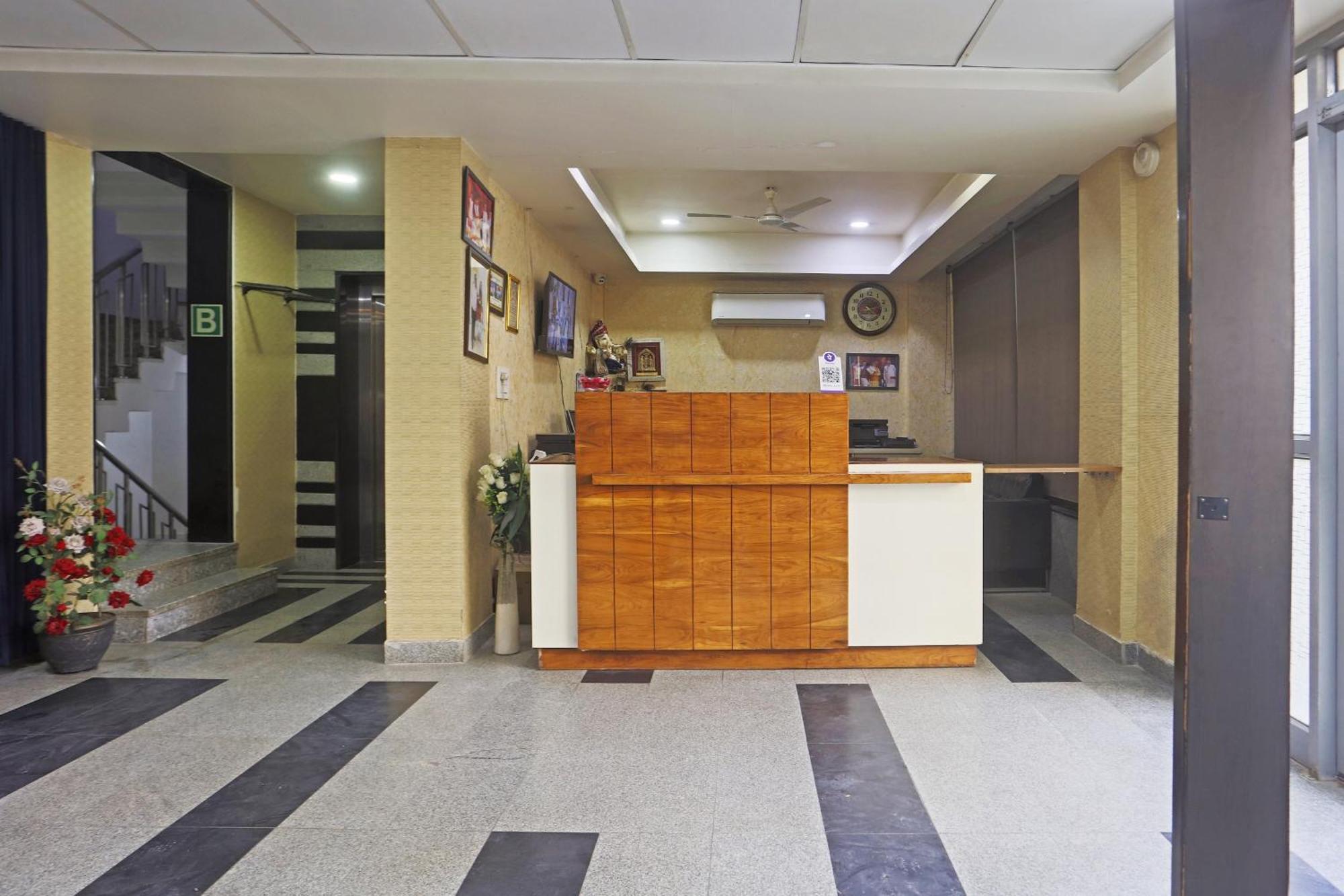 Hotel Aerostar Gold - Opposite Max Healthcare Delhi  Exteriör bild
