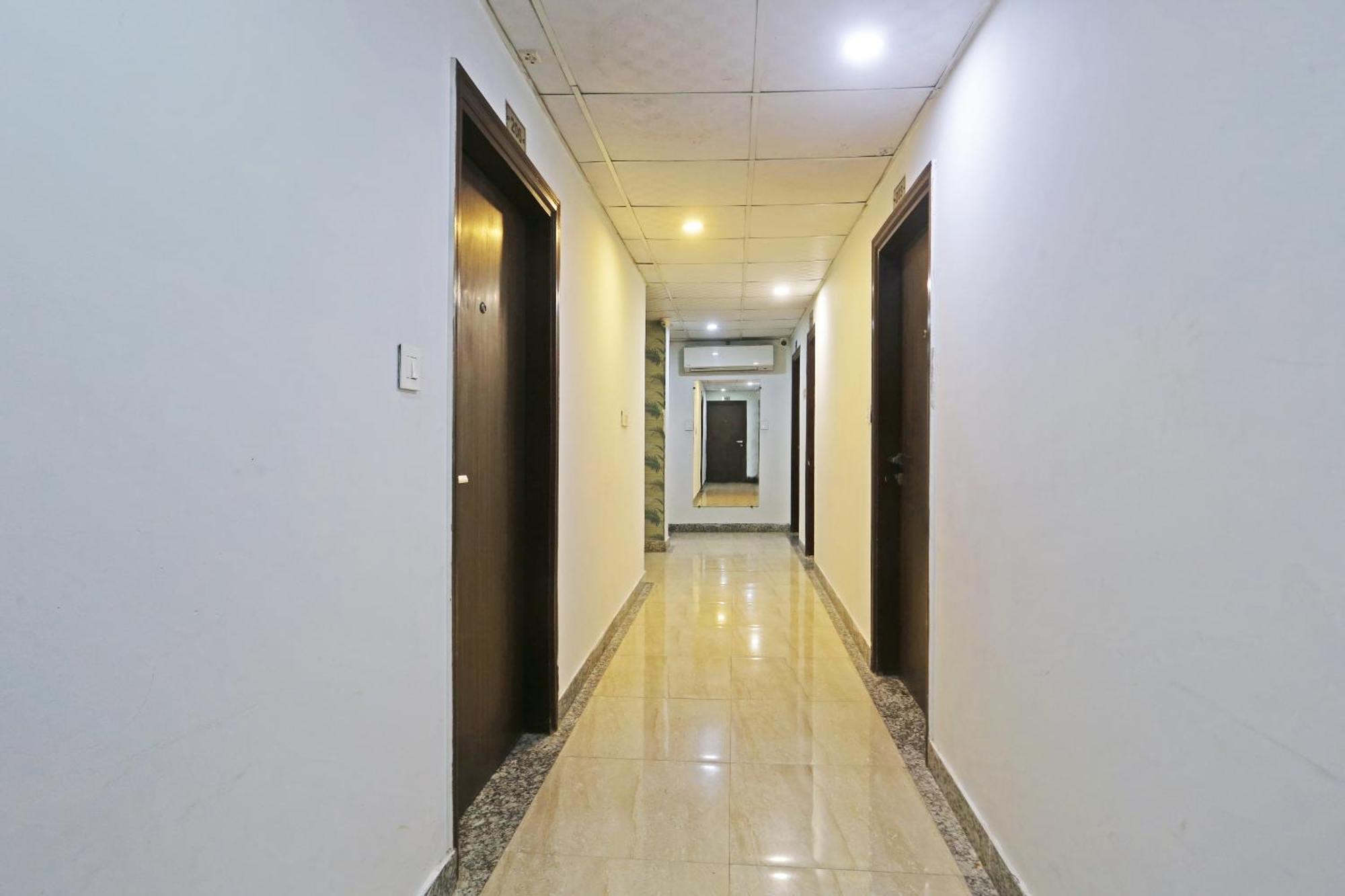 Hotel Aerostar Gold - Opposite Max Healthcare Delhi  Exteriör bild
