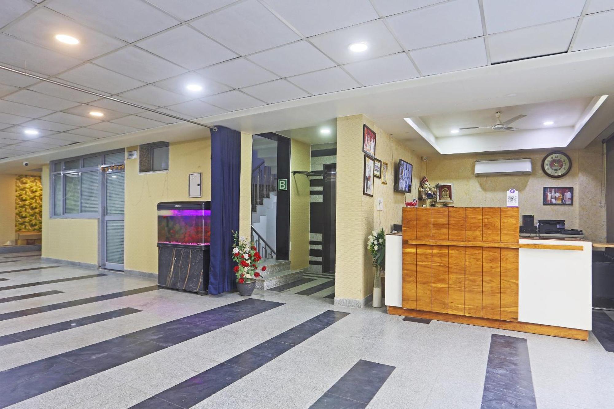Hotel Aerostar Gold - Opposite Max Healthcare Delhi  Exteriör bild