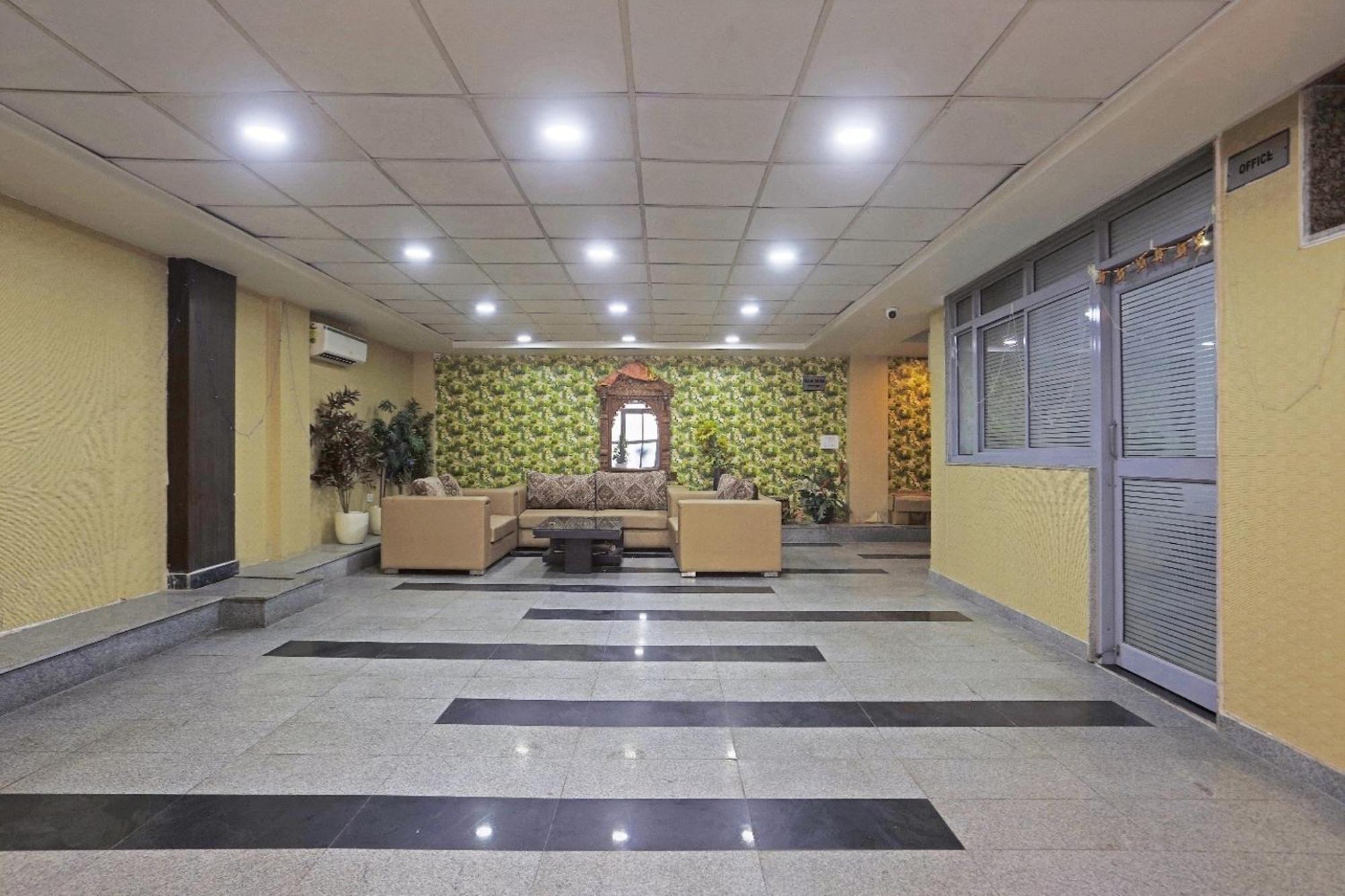 Hotel Aerostar Gold - Opposite Max Healthcare Delhi  Exteriör bild