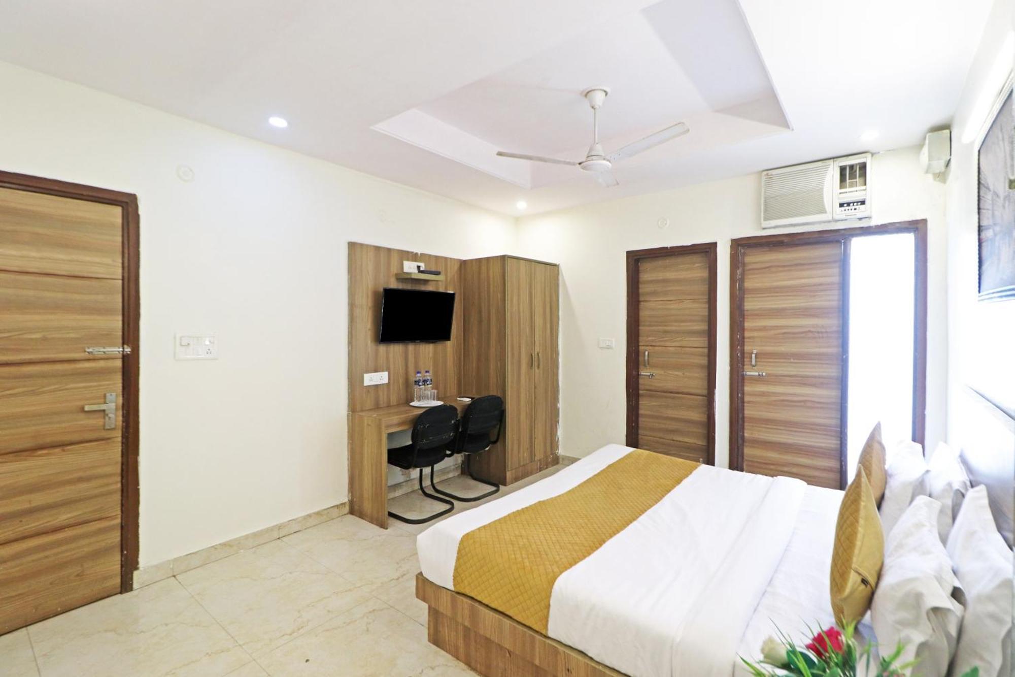 Hotel Aerostar Gold - Opposite Max Healthcare Delhi  Exteriör bild