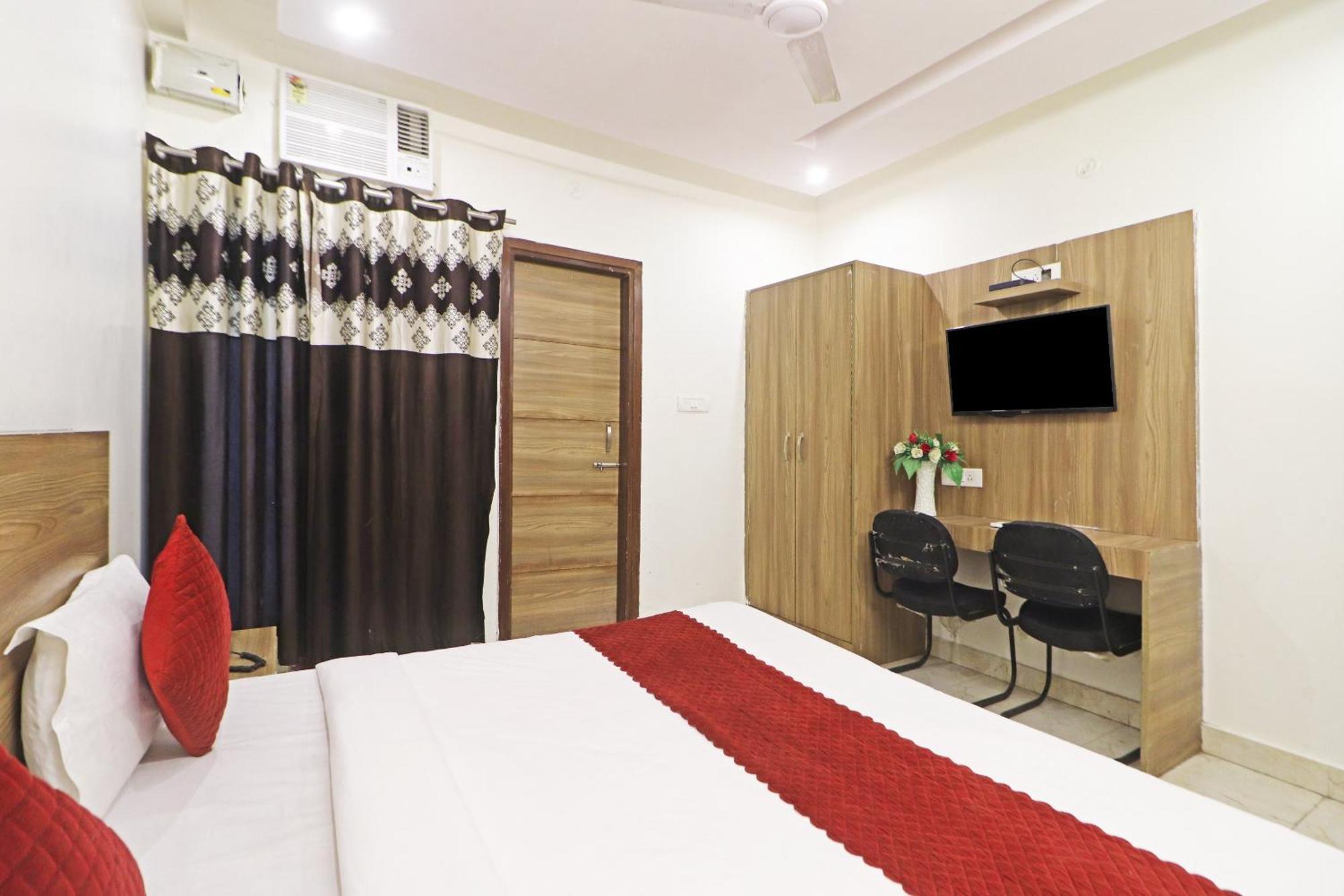 Hotel Aerostar Gold - Opposite Max Healthcare Delhi  Exteriör bild
