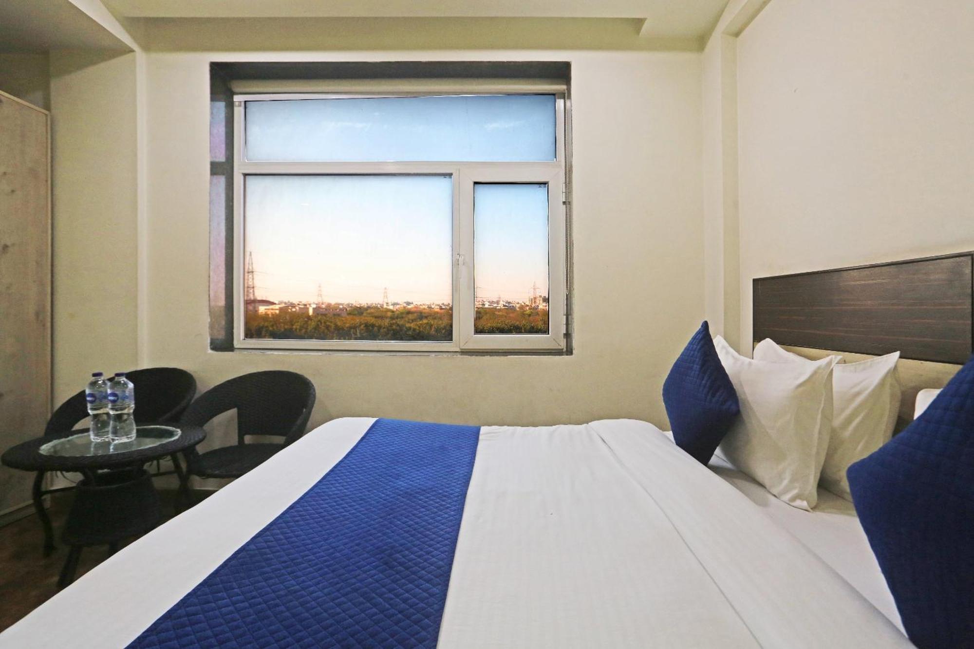 Hotel Aerostar Gold - Opposite Max Healthcare Delhi  Exteriör bild