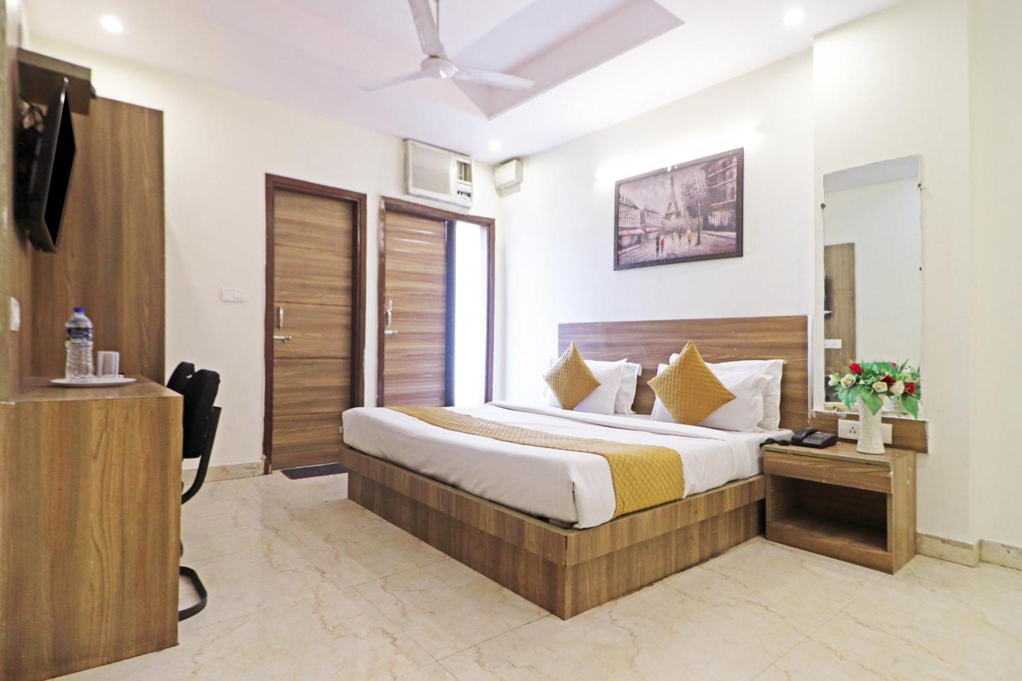 Hotel Aerostar Gold - Opposite Max Healthcare Delhi  Exteriör bild