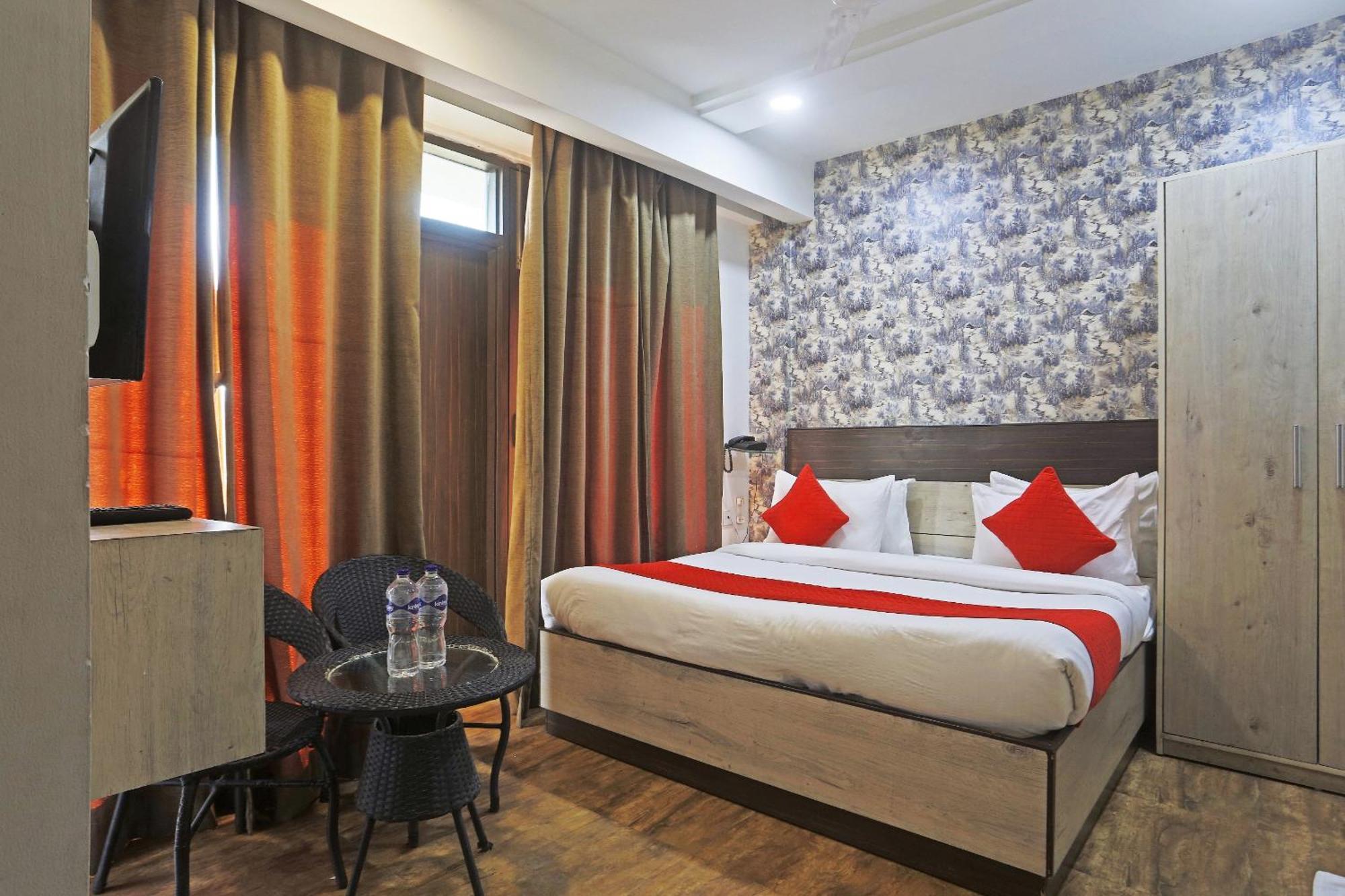 Hotel Aerostar Gold - Opposite Max Healthcare Delhi  Exteriör bild