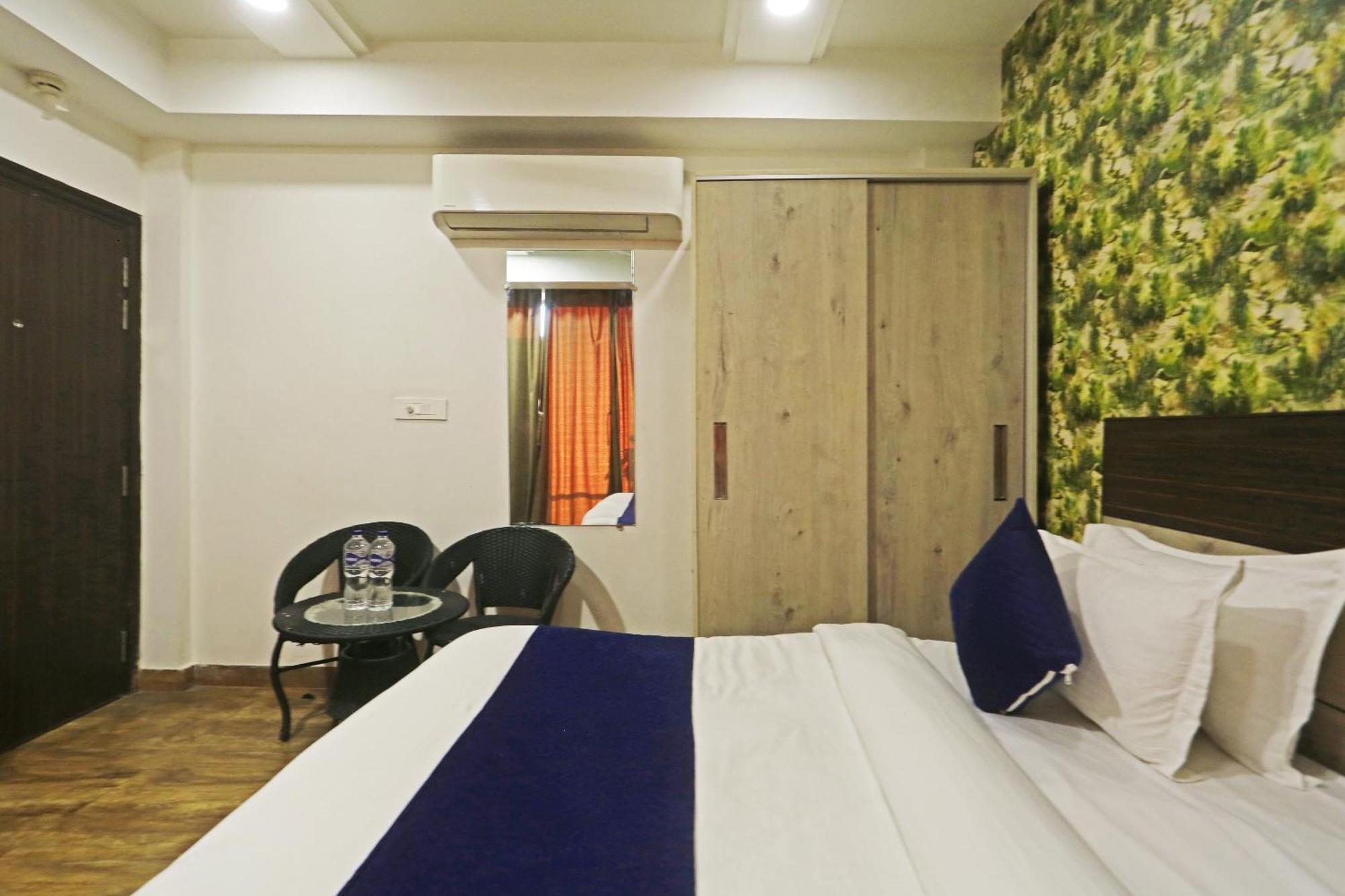 Hotel Aerostar Gold - Opposite Max Healthcare Delhi  Exteriör bild