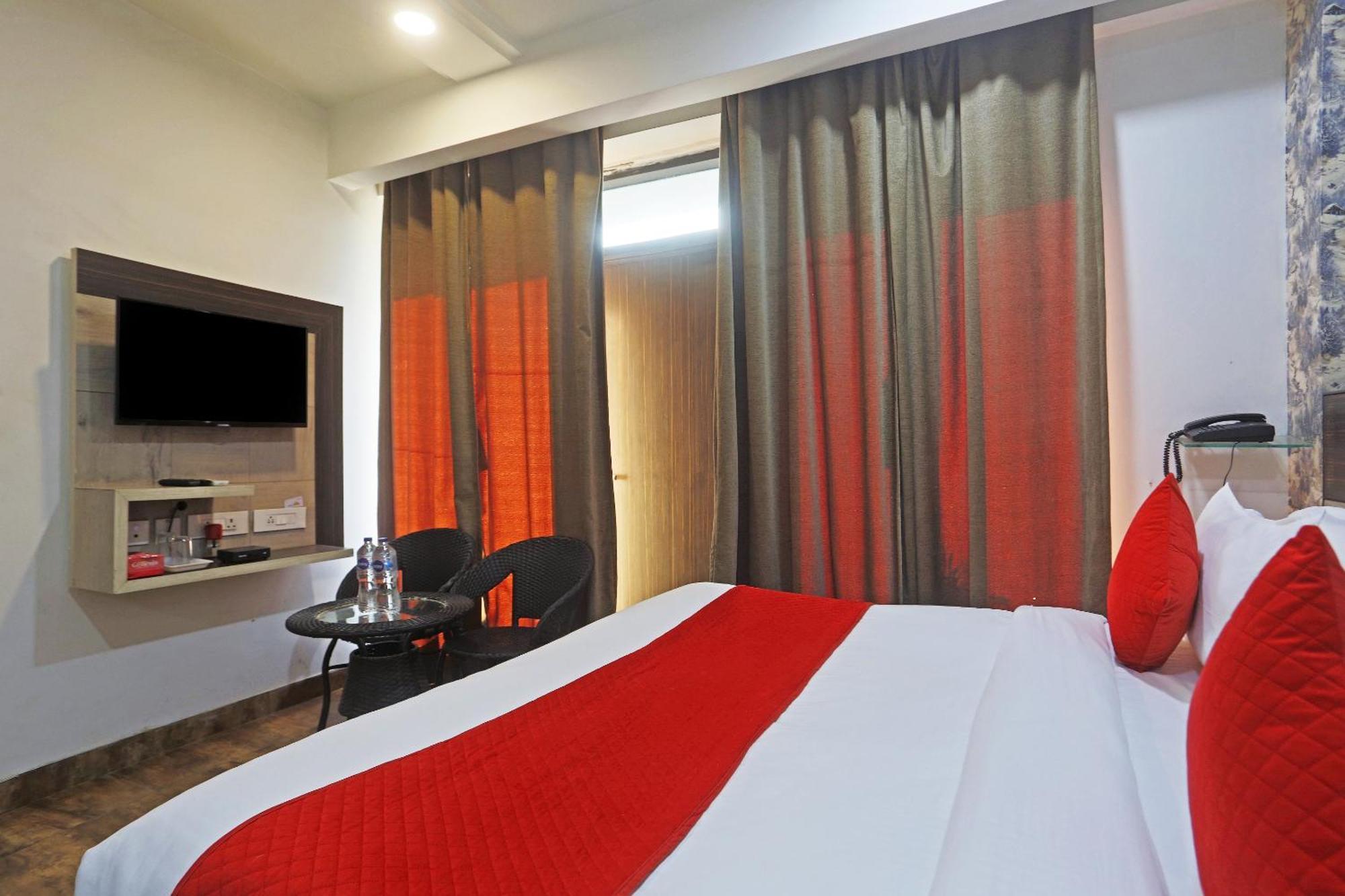 Hotel Aerostar Gold - Opposite Max Healthcare Delhi  Exteriör bild