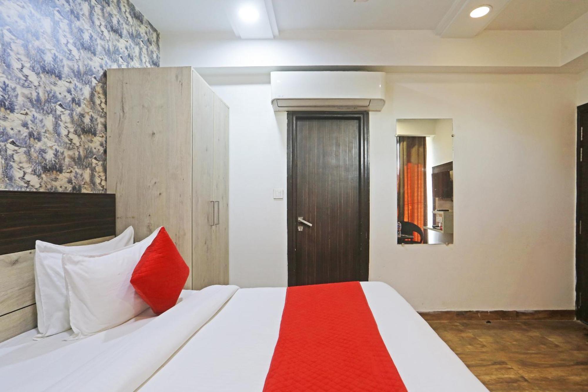 Hotel Aerostar Gold - Opposite Max Healthcare Delhi  Exteriör bild