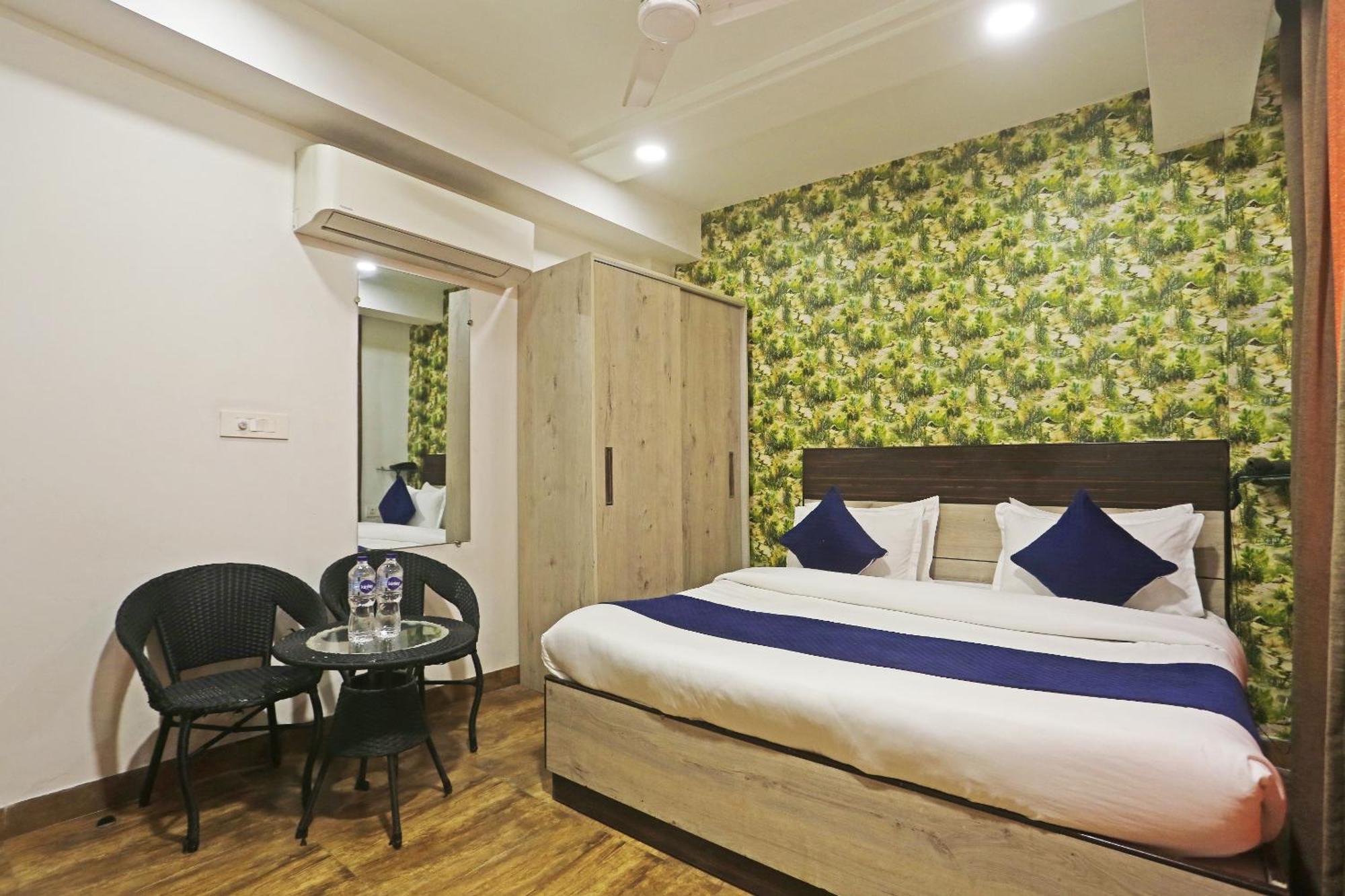 Hotel Aerostar Gold - Opposite Max Healthcare Delhi  Exteriör bild