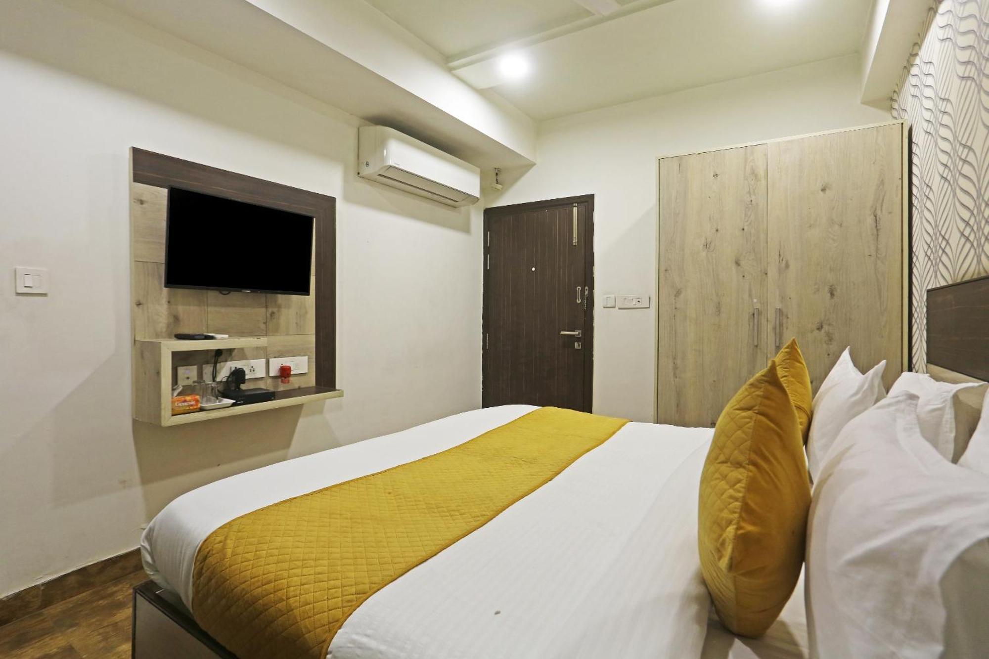 Hotel Aerostar Gold - Opposite Max Healthcare Delhi  Exteriör bild