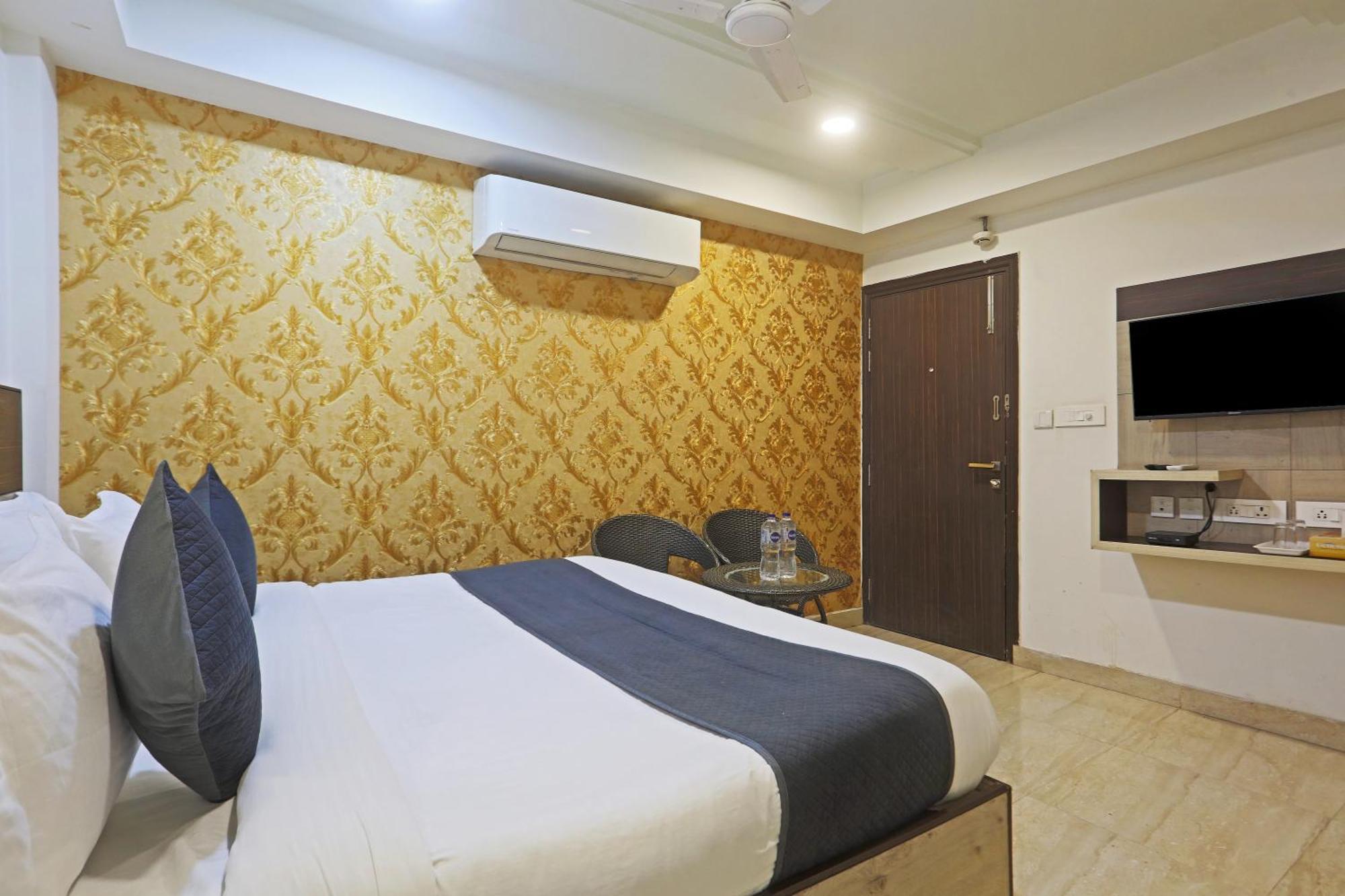 Hotel Aerostar Gold - Opposite Max Healthcare Delhi  Exteriör bild