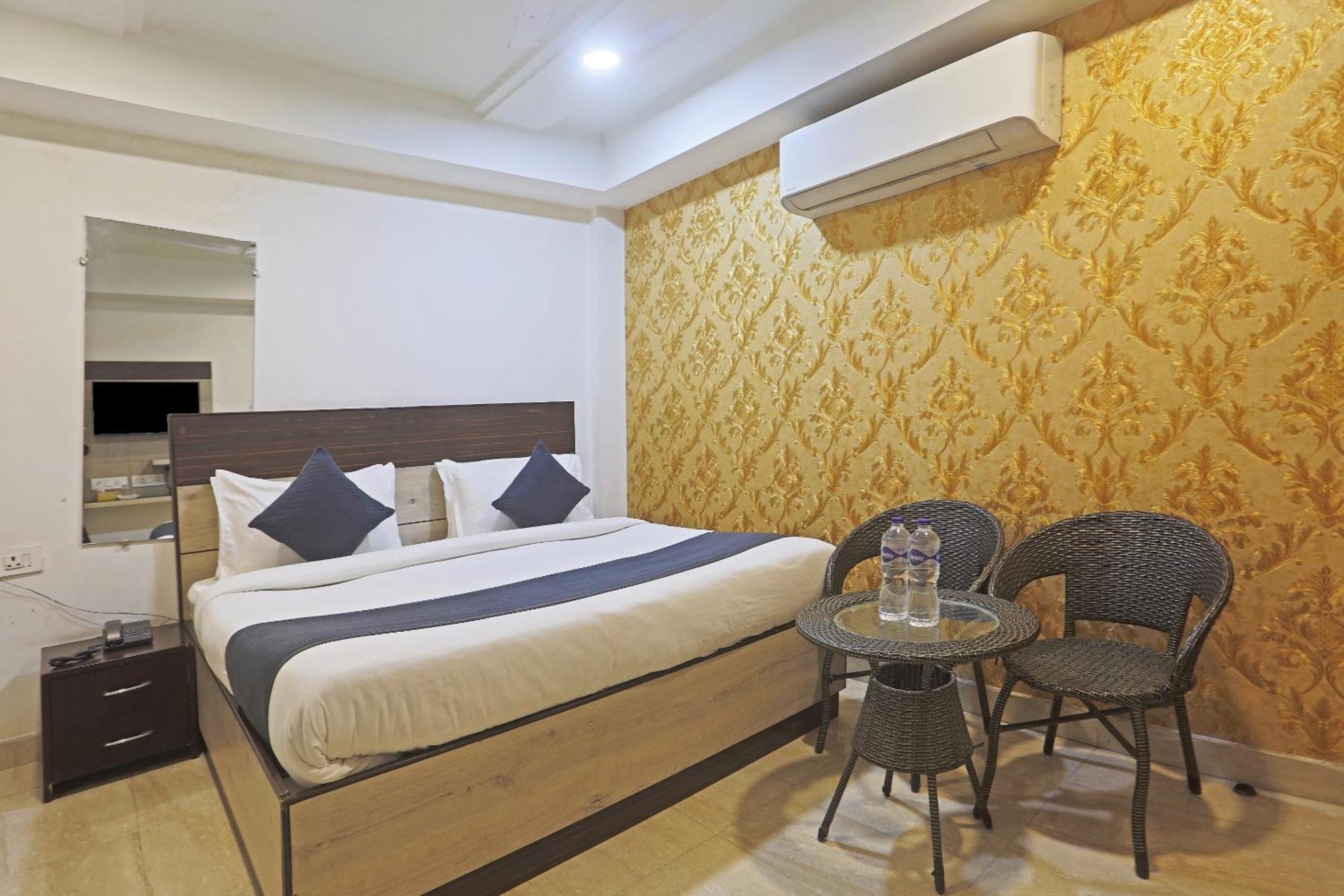 Hotel Aerostar Gold - Opposite Max Healthcare Delhi  Exteriör bild