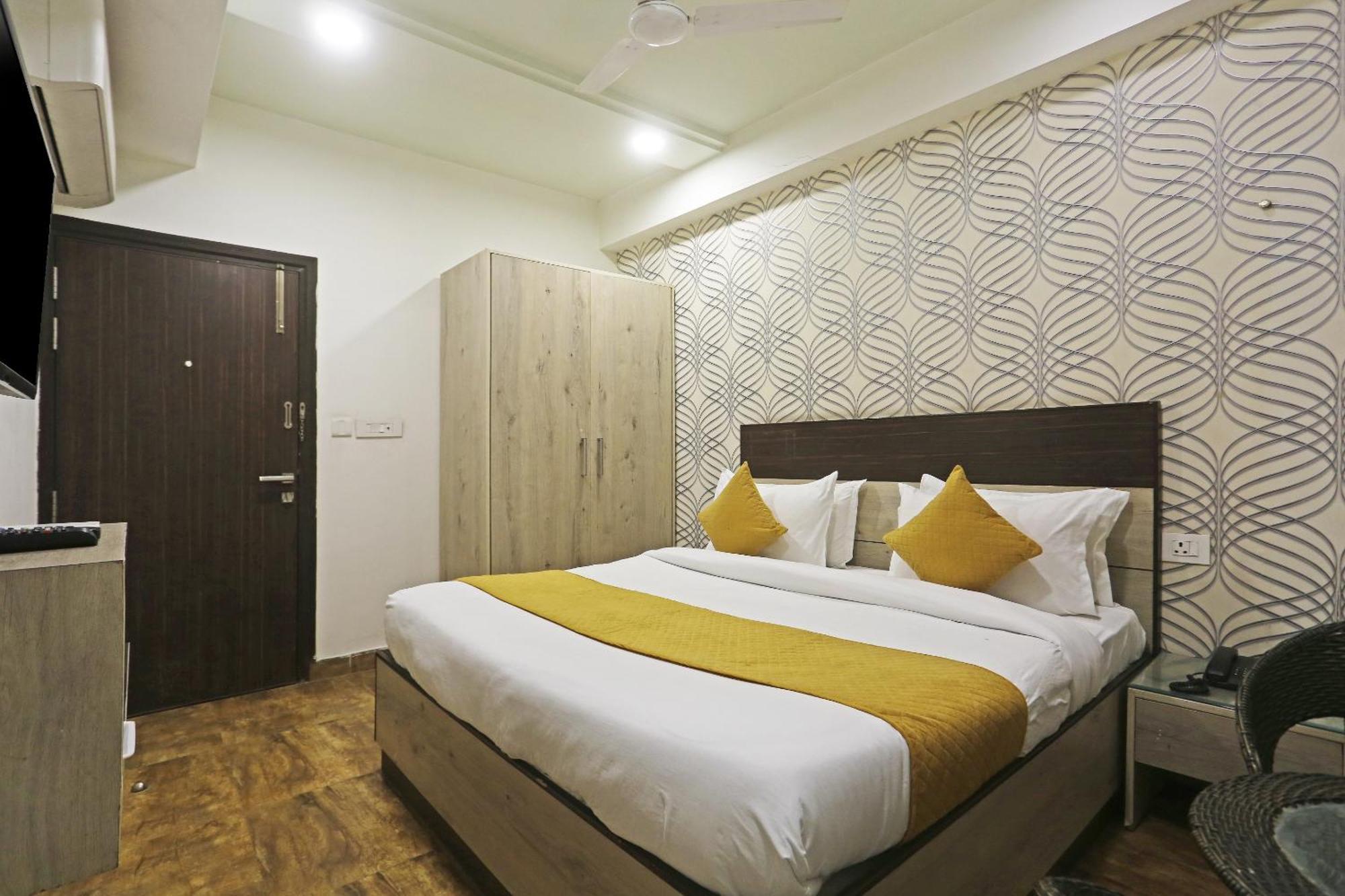 Hotel Aerostar Gold - Opposite Max Healthcare Delhi  Exteriör bild