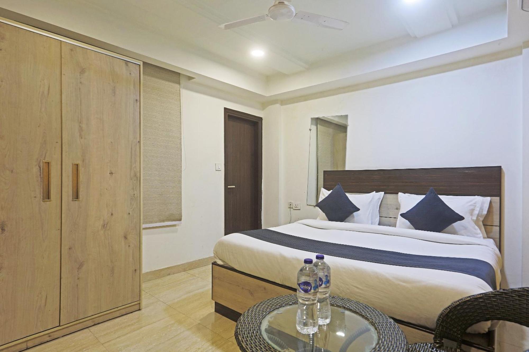 Hotel Aerostar Gold - Opposite Max Healthcare Delhi  Exteriör bild